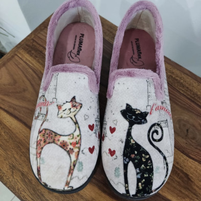 Zapatilla de casa GATOS - Plumaflex cerrada malva