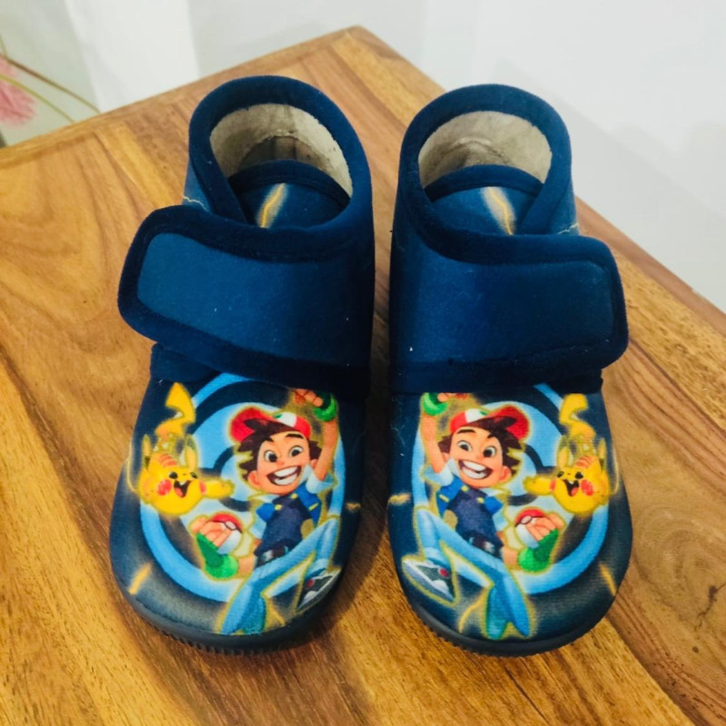 Zapatilla de casa infantil de bota con velcro - azul marino - POKEMON