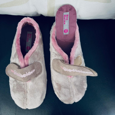 Zapatilla de casa  PIZOL cerrada velcro Biorelax - piedra/rosa