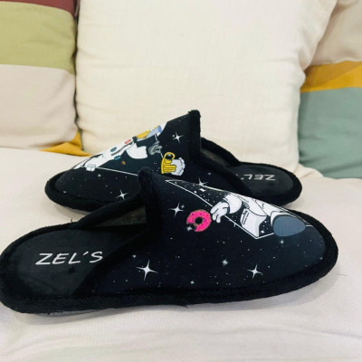 Zapatilla de casa descalza - HOMER SIMPSON - negro