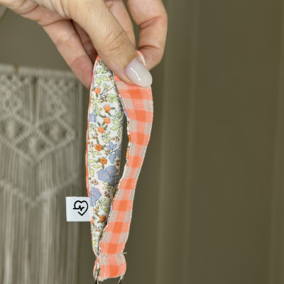 Llavero MARVE - vichy naranja fluor + flores - personalizable