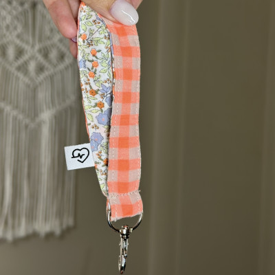 Llavero MARVE - vichy naranja fluor + flores - personalizable