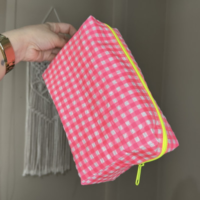 Neceser BOX talla L - vichy rosa fluor + interior flores rosa fluor - personalizable