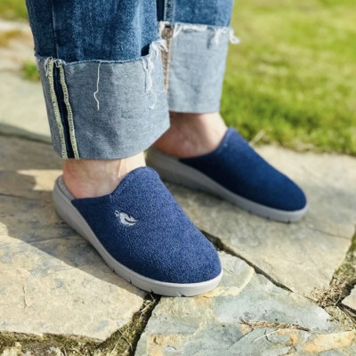 Zapatilla de casa descalza media cuña SAFARI Plumaflex azul marino