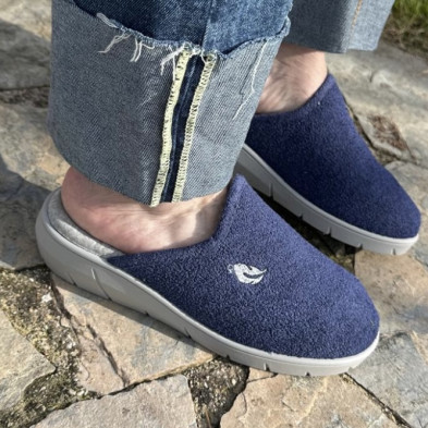 Zapatilla de casa descalza media cuña SAFARI Plumaflex azul marino