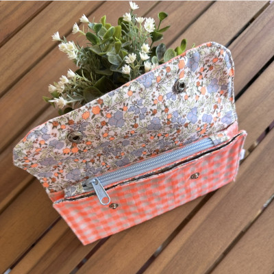 Cartera MARVE vichy naranja flúor interior flores - personalizable
