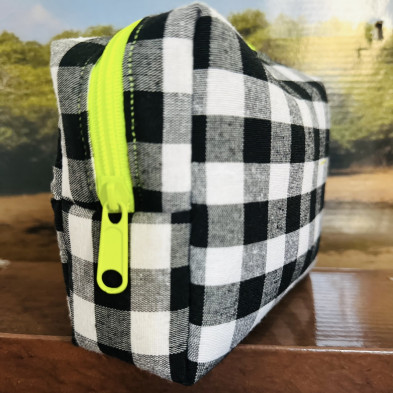 Neceser BOX talla S - vichy negro + impermeable amarillo fluor - personalizable