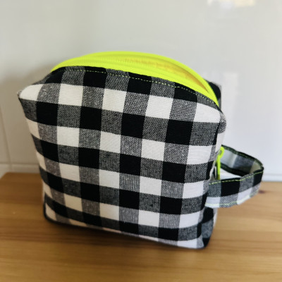 Neceser BOX talla S - vichy negro + impermeable amarillo fluor - personalizable