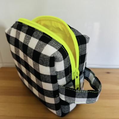 Neceser BOX talla S - vichy negro + impermeable amarillo fluor - personalizable