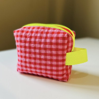 Neceser BOX talla S - vichy rosa /rojo + amarillo fluor + impermeable interior+ asa cinta fluor  personalizable