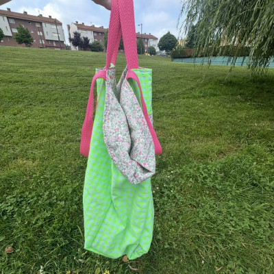 Totebag XL MARVE - vichy verde fluor + flor fluor -REVERSIBLE- personalizable