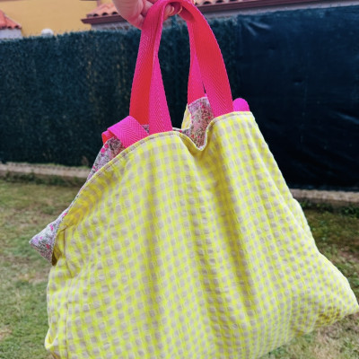 Totebag XL MARVE - vichy amarillo fluor + flor fluor -REVERSIBLE- personalizable