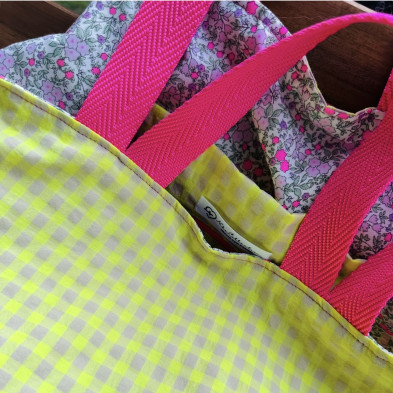 Totebag XL MARVE - vichy amarillo fluor + flor fluor -REVERSIBLE- personalizable