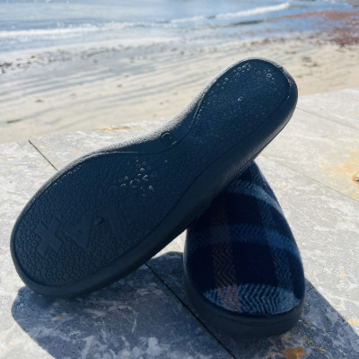 Zapatilla de casa COPETE cerrada - PlumaFlex cuadro marino