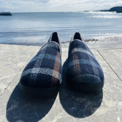 Zapatilla de casa COPETE cerrada - PlumaFlex cuadro marino