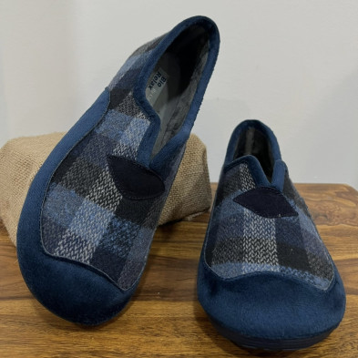 Zapatilla de casa cerrada TEIDE cuadro azul marino BioRelax