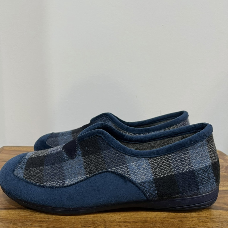 Zapatilla de casa cerrada TEIDE cuadro azul marino BioRelax