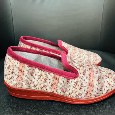 Zapatilla de casa SALVIA - cerrada con media cuña - burdeos