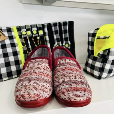 Zapatilla de casa SALVIA - cerrada con media cuña - burdeos