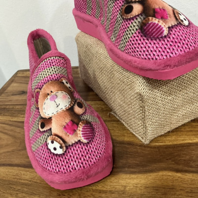 Zapatilla de casa infantil cerrada - dibujo oso