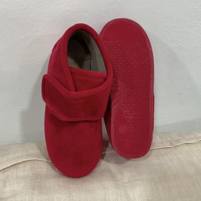 Zapatilla de casa infantil de bota con velcro - roja