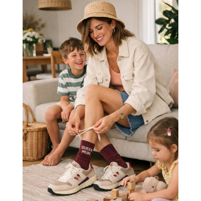 Calcetines mujer Cherry Pop con lentejuelas y mensaje “Queen Mum”