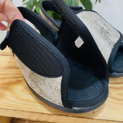 Sandalia ancho especial ARIDO - taupe - SALEMEDICAL