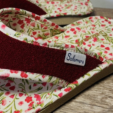 Zapatillas de casa esclava FLOWERS - abierta y descalza - burdeos