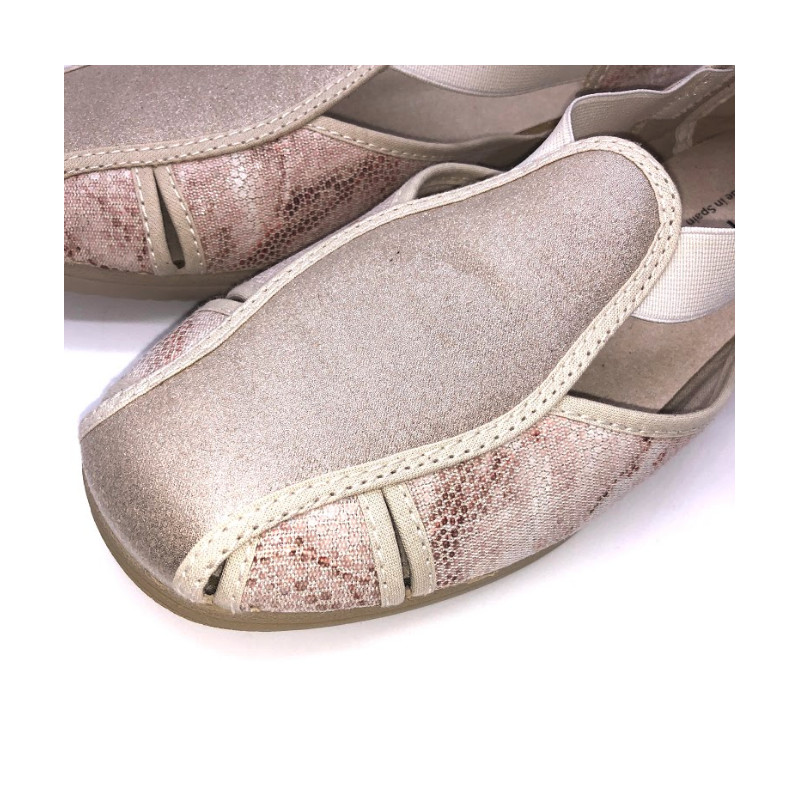 Zapato comodo de mujer para el verano en color beig