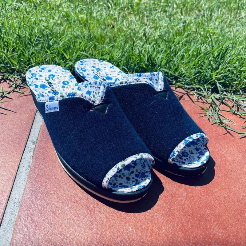 Zapatilla de casa descalza y abierta con cuña - azul marino