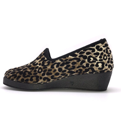 Zapatilla de casa - cerrada con media cuña - leopardo