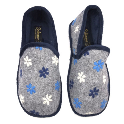 Zapatilla de casa cerrada - Flores - gris y azul marino