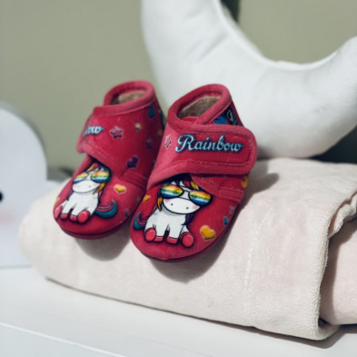 Zapatilla de casa infantil - bota y velcro unicornio fuxia