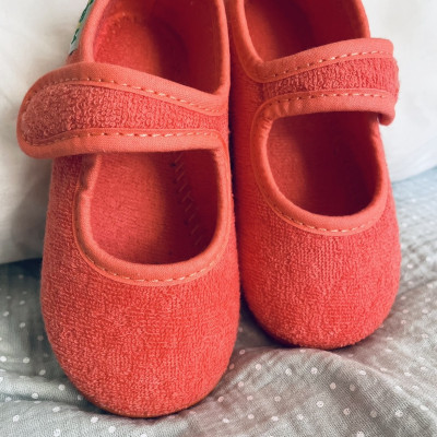 Zapatilla de casa DARIA - Cerrada con velcro - coral