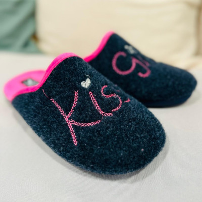 Zapatilla de casa KISS descalza marino y fuxia