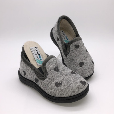 Zapatilla de casa infantil CORAZONES cerrada  gris