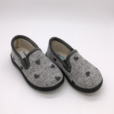 Zapatilla de casa infantil CORAZONES cerrada  gris