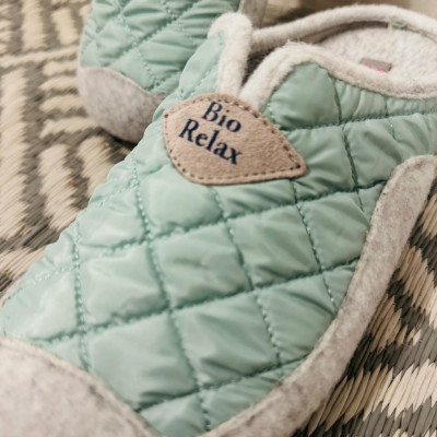 Zapatilla de casa BioRelax SAVENA descalza - mint y gris