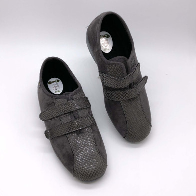 Zapatilla de calle cerrada velcro - gris