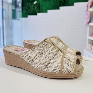 Zapatilla de casa descalza y abierta - cuña beige