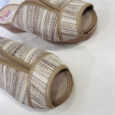 Zapatilla de casa descalza y abierta - cuña beige