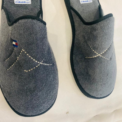 Zapatilla de casa TOMYs descalza- toalla gris