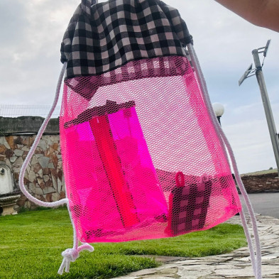 Mochila - bolsa MESH rosa flúor + vichy negro