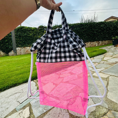 Mochila - bolsa MESH rosa flúor + vichy negro