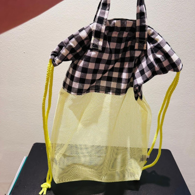 Mochila - bolsa MESH amarillo flúor + vichy negro